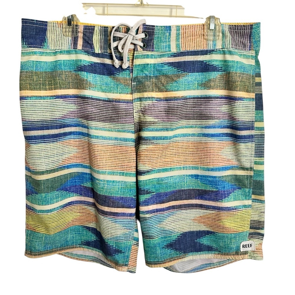 Reef Vibrant Striped Men's Swim Shorts Summer swim trunks baggies